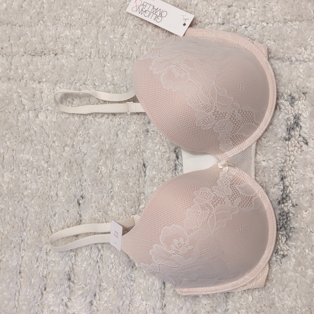 Gillian & OMalley -- 34DD - Picture 1 of 3